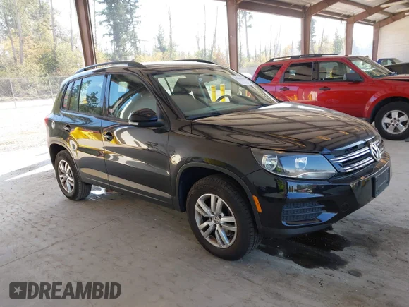 ✅ 2015 Volkswagen Tiguan S • VIN: WVGAV7AX4FW548787 • Lot: 43299395. Wystawiony na IAAI z przebiegiem 149 774 mil. Bezpłatny archiwum sprzedaży aukcyjnych z USA i szczegółowy raport historii pojazdu na DreamBid. Zdjęcie 1.