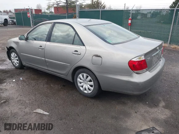 ✅ 2005 Toyota Camry LE • VIN: 4T1BE30KX5U955364 • Lot: 43717827. Wystawiony na IAAI z przebiegiem 216 992 mil. Bezpłatny archiwum sprzedaży aukcyjnych z USA i szczegółowy raport historii pojazdu na DreamBid. Zdjęcie 3.