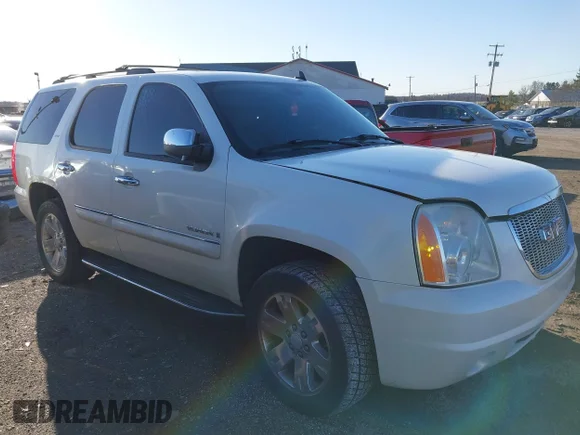 ✅ 2008 GMC Yukon SLT 4SB • VIN: 1GKFK13058R176138 • Lot: 41816039. Wystawiony na IAAI z przebiegiem 199 426 mil. Bezpłatny archiwum sprzedaży aukcyjnych z USA i szczegółowy raport historii pojazdu na DreamBid. Zdjęcie 1.