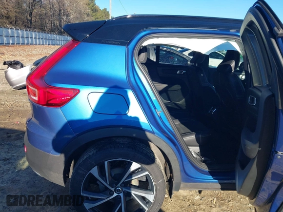 ✅ 2020 Volvo XC40 R-Design • VIN: YV4AC2HM0L2284251 • Lot: 43790138. Wystawiony na IAAI z przebiegiem 51 328 mil. Bezpłatny archiwum sprzedaży aukcyjnych z USA i szczegółowy raport historii pojazdu na DreamBid. Zdjęcie 8.
