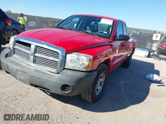 ✅ 2006 Dodge Dakota ST • VIN: 1D7HE22K56S532832 • Lot: 43603404. Wystawiony na IAAI z przebiegiem 145 695 mil. Bezpłatny archiwum sprzedaży aukcyjnych z USA i szczegółowy raport historii pojazdu na DreamBid. Zdjęcie 2.