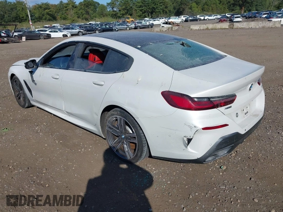 ✅ 2021 BMW 8 Series 840i • VIN: WBAGV4C08MCF58797 • Lot: 43223088. Wystawiony na IAAI z przebiegiem 64 187 mil. Bezpłatny archiwum sprzedaży aukcyjnych z USA i szczegółowy raport historii pojazdu na DreamBid. Zdjęcie 3.