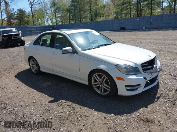 ✅ 2013 Mercedes-Benz C 300 Sport • VIN: WDDGF8ABXDR286605 • Лот: 45020229. Опубликован ранее на IAAI с пробегом 129 346 миль. Бесплатный доступ к архиву аукционных продаж из США и подробный отчёт об истории автомобиля на DreamBid. Изображение 1.