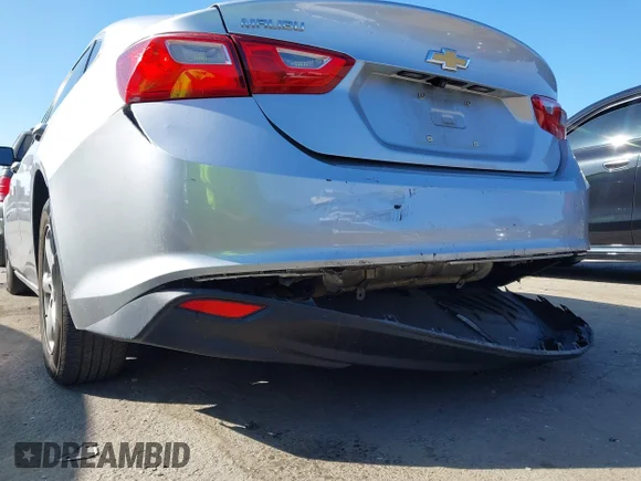 ✅ 2017 Chevrolet Malibu LS • VIN: 1G1ZB5ST4HF139264 • Lot: 43324518. Wystawiony na IAAI z przebiegiem 179 824 mil. Bezpłatny archiwum sprzedaży aukcyjnych z USA i szczegółowy raport historii pojazdu na DreamBid. Zdjęcie 6.