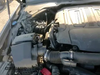 ✅ 2017 Jaguar XE 35t Premium • VIN: SAJAD4BV7HCP11635 • Лот: 62370435. Опубликован ранее на Copart с пробегом 111 360 миль. Бесплатный доступ к архиву аукционных продаж из США и подробный отчёт об истории автомобиля на DreamBid. Изображение 16.