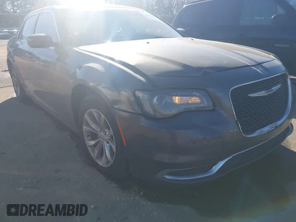 ✅ 2015 Chrysler 300 Limited • VIN: 2C3CCAAG0FH887243 • Lot: 44177418. Wystawiony na IAAI z przebiegiem 249 125 mil. Bezpłatny archiwum sprzedaży aukcyjnych z USA i szczegółowy raport historii pojazdu na DreamBid. Zdjęcie 6.