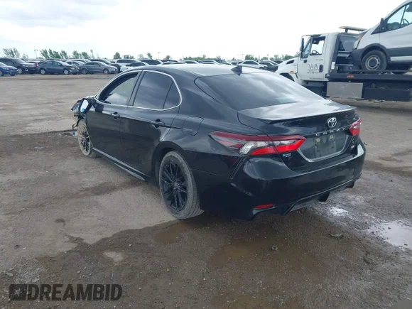 ✅ 2022 Toyota Camry SE • VIN: 4T1G11AK3NU710247 • Lot: 44806146. Wystawiony na IAAI z przebiegiem 79 750 mil. Bezpłatny archiwum sprzedaży aukcyjnych z USA i szczegółowy raport historii pojazdu na DreamBid. Zdjęcie 3.
