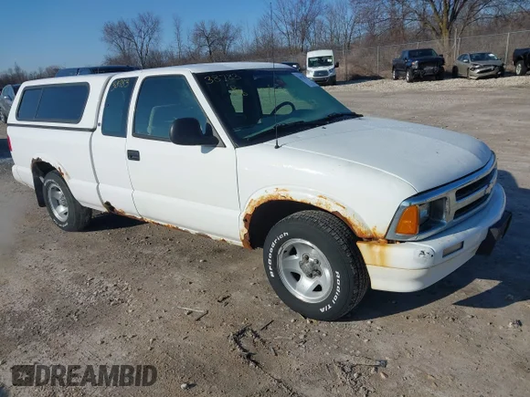 ✅ 1997 Chevrolet S-10 LS • VIN: 1GCCS19XXV8165804 • Лот: 44738783. Опубліковано раніше на IAAI з пробігом 144 521 миль. Безкоштовний доступ до архіву аукціонних продажів зі США та докладний звіт про історію автомобіля на DreamBid. Зображення 1.