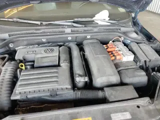 ✅ 2013 Volkswagen Jetta Hybrid SE • VIN: 3VW637AJ3DM303596 • Lot: 82874934. Wystawiony na Copart z przebiegiem 56 601 mil. Bezpłatny archiwum sprzedaży aukcyjnych z USA i szczegółowy raport historii pojazdu na DreamBid. Zdjęcie 13.