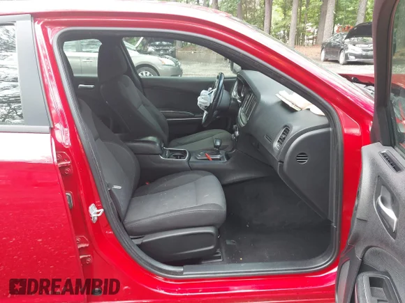 ✅ 2015 Dodge Charger SE • VIN: 2C3CDXFG3FH828258 • Lot: 45205884. Wystawiony na IAAI z przebiegiem 184 970 mil. Bezpłatny archiwum sprzedaży aukcyjnych z USA i szczegółowy raport historii pojazdu na DreamBid. Zdjęcie 5.