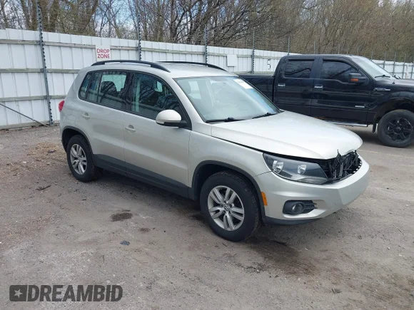 ✅ 2015 Volkswagen Tiguan SE • VIN: WVGBV7AX3FW588413 • Lot: 42104068. Wystawiony na IAAI z przebiegiem 134 400 mil. Bezpłatny archiwum sprzedaży aukcyjnych z USA i szczegółowy raport historii pojazdu na DreamBid. Zdjęcie 1.