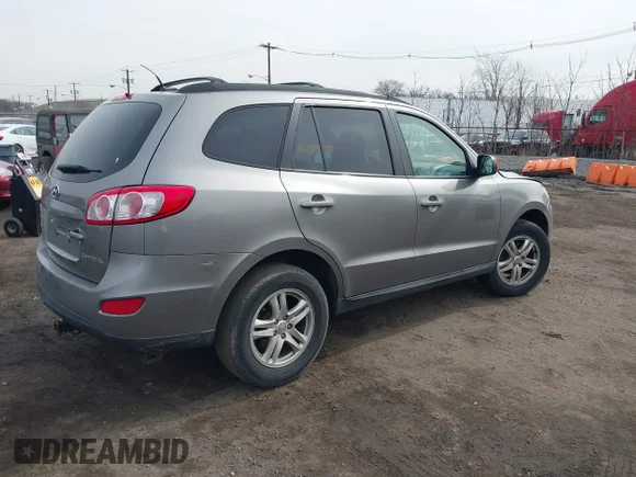 ✅ 2011 Hyundai Santa Fe GLS • VIN: 5XYZG3AB9BG083137 • Lot: 44698404. Wystawiony na IAAI z przebiegiem 216 794 mil. Bezpłatny archiwum sprzedaży aukcyjnych z USA i szczegółowy raport historii pojazdu na DreamBid. Zdjęcie 4.