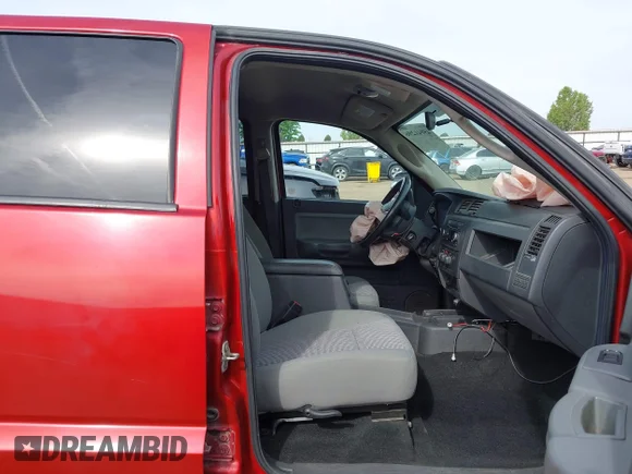 ✅ 2008 Dodge Dakota • VIN: 1D7HW38N28S630594 • Lot: 45041296. Wystawiony na IAAI z przebiegiem 178 556 mil. Bezpłatny archiwum sprzedaży aukcyjnych z USA i szczegółowy raport historii pojazdu na DreamBid. Zdjęcie 5.