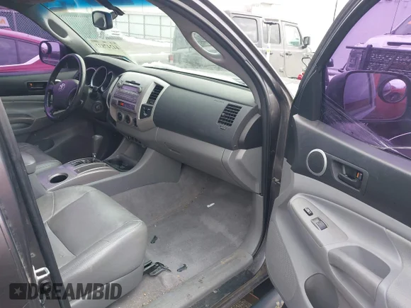 ✅ 2011 Toyota Tacoma PreRunner • VIN: 5TFTU4GN1BX001985 • Lot: 44247831. Wystawiony na IAAI z przebiegiem 123 200 mil. Bezpłatny archiwum sprzedaży aukcyjnych z USA i szczegółowy raport historii pojazdu na DreamBid. Zdjęcie 5.