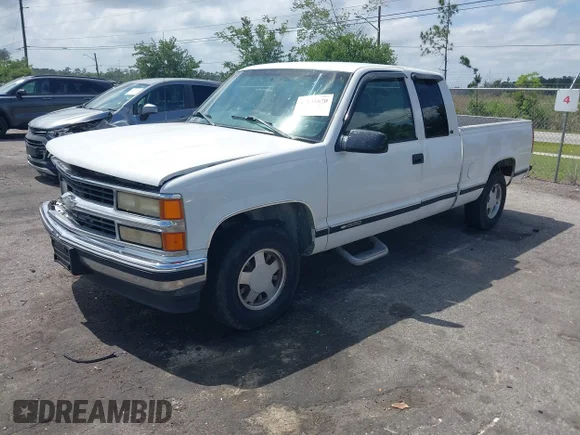 ✅ 1998 Chevrolet Silverado 1500 • VIN: 2GCEC19R8W1153565 • Лот: 45131670. Опубліковано раніше на IAAI з пробігом 202 854 миль. Безкоштовний доступ до архіву аукціонних продажів зі США та докладний звіт про історію автомобіля на DreamBid. Зображення 2.