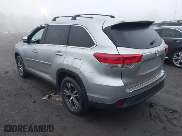 ✅ 2019 Toyota Highlander LE • VIN: 5TDBZRFH6KS928637 • Lot: 44385987. Wystawiony na IAAI z przebiegiem 95 882 mil. Bezpłatny archiwum sprzedaży aukcyjnych z USA i szczegółowy raport historii pojazdu na DreamBid. Zdjęcie 3.