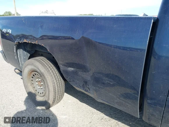 ✅ 2010 Chevrolet Silverado 1500 Work Truck • VIN: 1GCPKPEA9AZ278475 • Lot: 43341223. Wystawiony na IAAI z przebiegiem 352 194 mil. Bezpłatny archiwum sprzedaży aukcyjnych z USA i szczegółowy raport historii pojazdu na DreamBid. Zdjęcie 6.