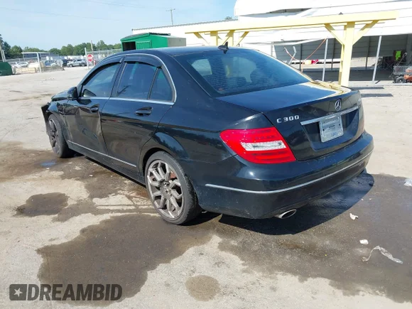 ✅ 2012 Mercedes-Benz C 300 Luxury • VIN: WDDGF8BB2CR226945 • Lot: 45243822. Wystawiony na IAAI z przebiegiem 245 146 mil. Bezpłatny archiwum sprzedaży aukcyjnych z USA i szczegółowy raport historii pojazdu na DreamBid. Zdjęcie 3.