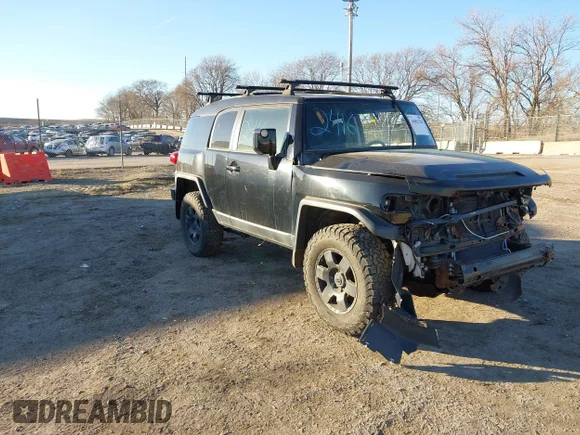 ✅ 2010 Toyota FJ Cruiser • VIN: JTEBU4BF0AK076115 • Лот: 44062328. Опубліковано раніше на IAAI з пробігом Не вказано. Безкоштовний доступ до архіву аукціонних продажів зі США та докладний звіт про історію автомобіля на DreamBid. Зображення 1.