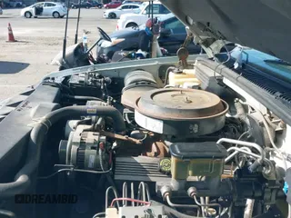 ✅ 1993 GMC Suburban • VIN: 1GKGK26N9PJ724480 • Lot: 42356513. Listed on IAAI with 132,704 mi. Free auction sales archive from the USA and detailed vehicle history report at DreamBid. Image 12.