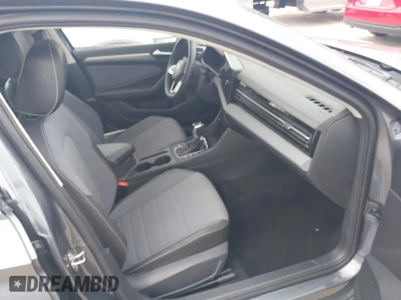 ✅ 2026 Volkswagen Jetta SE • VIN: 3VW7W7BU8TM004642 • Lot: 45377657. Wystawiony na IAAI z przebiegiem 20 769 mil. Bezpłatny archiwum sprzedaży aukcyjnych z USA i szczegółowy raport historii pojazdu na DreamBid. Zdjęcie 5.