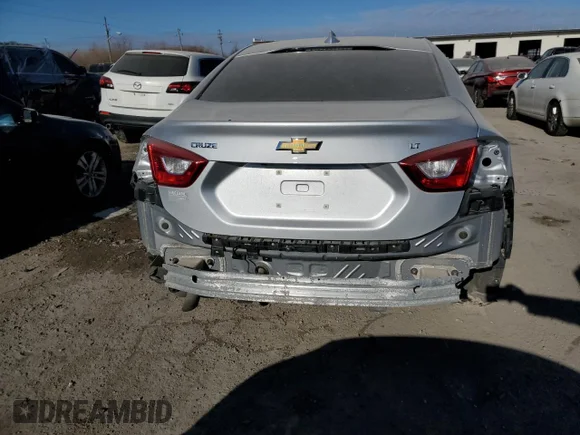 ✅ 2018 Chevrolet Cruze LT • VIN: 1G1BE5SM1J7100598 • Lot: 71846892. Wystawiony na Copart z przebiegiem Nie podano. Bezpłatny archiwum sprzedaży aukcyjnych z USA i szczegółowy raport historii pojazdu na DreamBid. Zdjęcie 6.