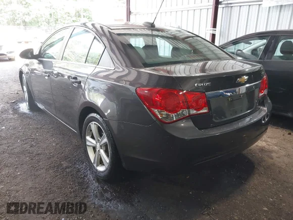 ✅ 2015 Chevrolet Cruze LT • VIN: 1G1PE5SB1F7211373 • Lot: 45343080. Wystawiony na IAAI z przebiegiem 46 967 mil. Bezpłatny archiwum sprzedaży aukcyjnych z USA i szczegółowy raport historii pojazdu na DreamBid. Zdjęcie 3.