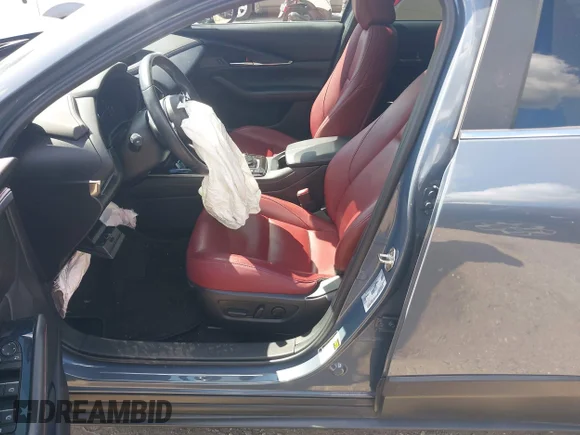 ✅ 2022 Mazda CX-30 S Carbon Edition • VIN: 3MVDMBCL2NM405013 • Лот: 43111017. Опубліковано раніше на IAAI з пробігом 49 460 миль. Безкоштовний доступ до архіву аукціонних продажів зі США та докладний звіт про історію автомобіля на DreamBid. Зображення 5.