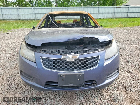 ✅ 2013 Chevrolet Cruze LS • VIN: 1G1PA5SGXD7301223 • Lot: 55035796. Wystawiony na Copart z przebiegiem Nie podano. Bezpłatny archiwum sprzedaży aukcyjnych z USA i szczegółowy raport historii pojazdu na DreamBid. Zdjęcie 5.