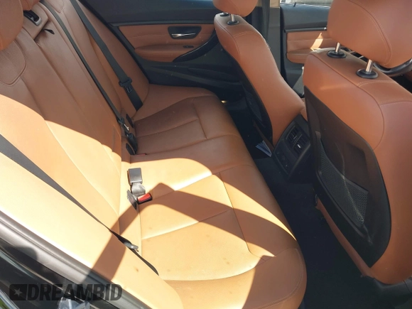 ✅ 2014 BMW 3 Series 335i xDrive • VIN: WBA3B9G59ENR91591 • Lot: 43459596. Wystawiony na IAAI z przebiegiem 101 803 mil. Bezpłatny archiwum sprzedaży aukcyjnych z USA i szczegółowy raport historii pojazdu na DreamBid. Zdjęcie 8.