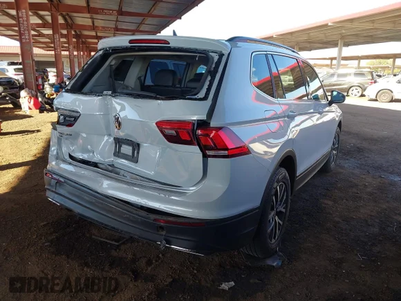 ✅ 2019 Volkswagen Tiguan SE • VIN: 3VV3B7AXXKM067752 • Lot: 43930103. Wystawiony na IAAI z przebiegiem 98 407 mil. Bezpłatny archiwum sprzedaży aukcyjnych z USA i szczegółowy raport historii pojazdu na DreamBid. Zdjęcie 4.