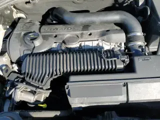 ✅ 2015 Volvo V60 T5 Platinum • VIN: YV1612SD8F1212533 • Lot: 84704784. Wystawiony na Copart z przebiegiem 150 988 mil. Bezpłatny archiwum sprzedaży aukcyjnych z USA i szczegółowy raport historii pojazdu na DreamBid. Zdjęcie 14.