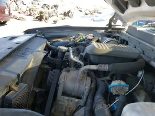 2008 Chevrolet Silverado 3500HD SRW LTZ с VIN 1GCHK33658F172919, выставлен на аукционе IAAI как лот 41622999 с пробегом 235 636 миль миль и . История ставок и продаж доступна на DreamBid. Изображение 19.