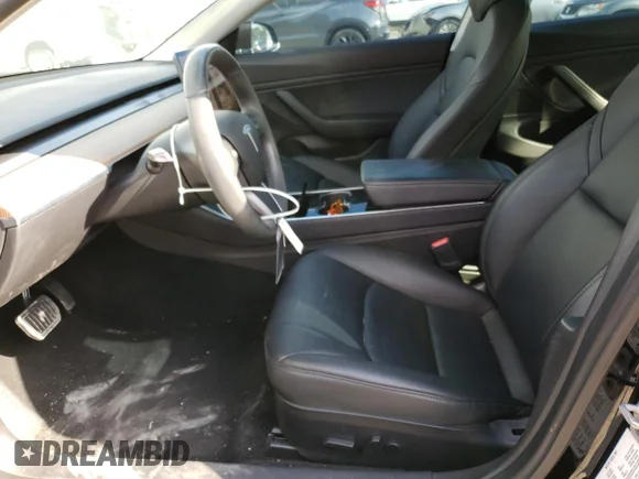 ✅ 2019 Tesla Model 3 Mid Range • VIN: 5YJ3E1EA1KF297712 • Лот: 45040473. Опубліковано раніше на Copart з пробігом 56 954 миль. Безкоштовний доступ до архіву аукціонних продажів зі США та докладний звіт про історію автомобіля на DreamBid. Зображення 7.
