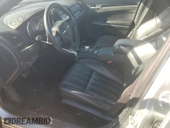 ✅ 2021 Chrysler 300 S • VIN: 2C3CCABG5MH546061 • Lot: 70045384. Wystawiony na Copart z przebiegiem 59 447 mil. Bezpłatny archiwum sprzedaży aukcyjnych z USA i szczegółowy raport historii pojazdu na DreamBid. Zdjęcie 7.