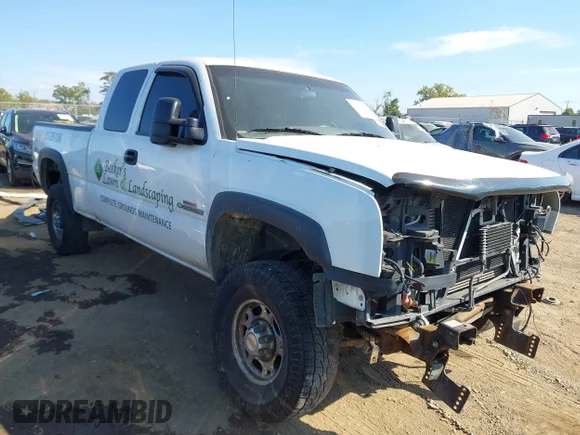 ✅ 2003 Chevrolet Silverado 2500HD LT • VIN: 1GCHK29123E329309 • Lot: 43363802. Wystawiony na IAAI z przebiegiem 329 554 mil. Bezpłatny archiwum sprzedaży aukcyjnych z USA i szczegółowy raport historii pojazdu na DreamBid. Zdjęcie 1.