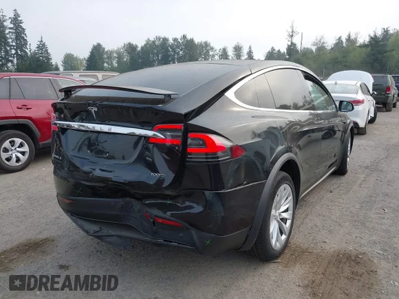 ✅ 2017 Tesla Model X 90D • VIN: 5YJXCDE23HF055708 • Лот: 43151092. Опубліковано раніше на IAAI з пробігом 60 043 миль. Безкоштовний доступ до архіву аукціонних продажів зі США та докладний звіт про історію автомобіля на DreamBid. Зображення 4.