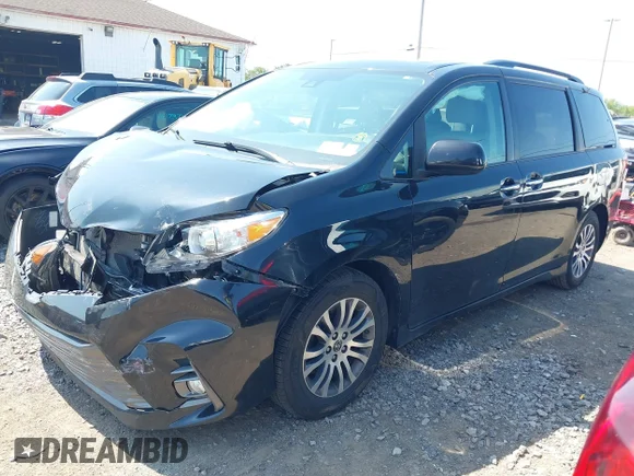 ✅ 2020 Toyota Sienna XLE • VIN: 5TDYZ3DC7LS082485 • Lot: 45215636. Wystawiony na IAAI z przebiegiem 112 091 mil. Bezpłatny archiwum sprzedaży aukcyjnych z USA i szczegółowy raport historii pojazdu na DreamBid. Zdjęcie 2.