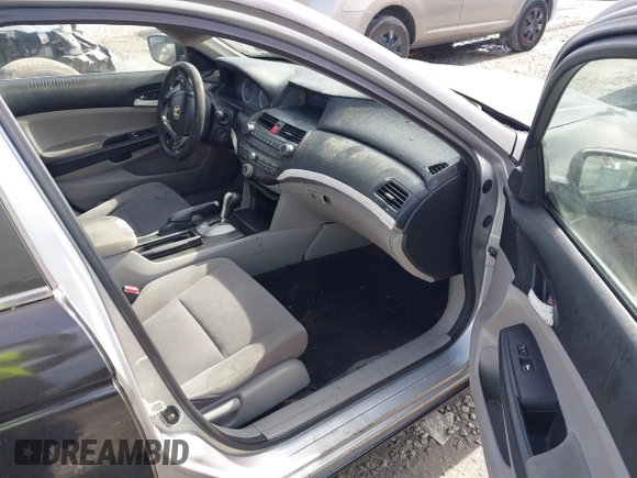 ✅ 2011 Honda Accord LX • VIN: 1HGCP2F33BA022630 • Lot: 44253304. Wystawiony na IAAI z przebiegiem 304 690 mil. Bezpłatny archiwum sprzedaży aukcyjnych z USA i szczegółowy raport historii pojazdu na DreamBid. Zdjęcie 5.