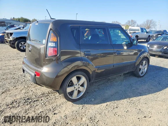 ✅ 2010 Kia Soul + • VIN: KNDJT2A28A7038429 • Lot: 76197975. Wystawiony na Copart z przebiegiem 224 709 mil. Bezpłatny archiwum sprzedaży aukcyjnych z USA i szczegółowy raport historii pojazdu na DreamBid. Zdjęcie 3.