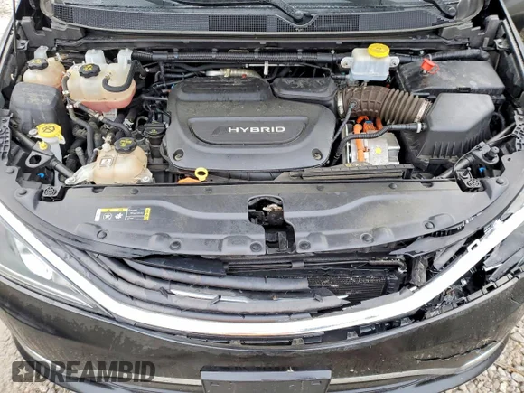 ✅ 2018 Chrysler Pacifica Hybrid Touring L • VIN: 2C4RC1L79JR157675 • Лот: 77876215. Опубликован ранее на Copart с пробегом 97 916 миль. Бесплатный доступ к архиву аукционных продаж из США и подробный отчёт об истории автомобиля на DreamBid. Изображение 12.