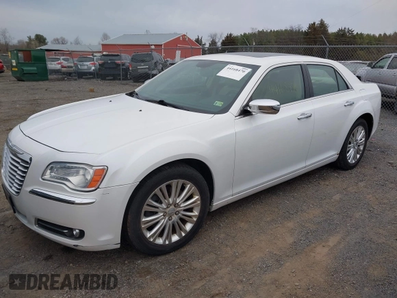 ✅ 2012 Chrysler 300 Limited • VIN: 2C3CCAHGXCH275178 • Lot: 44168470. Wystawiony na IAAI z przebiegiem 110 366 mil. Bezpłatny archiwum sprzedaży aukcyjnych z USA i szczegółowy raport historii pojazdu na DreamBid. Zdjęcie 2.