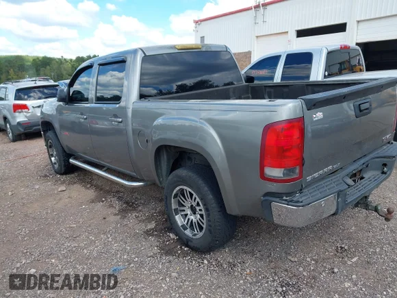 ✅ 2007 GMC Sierra 1500 SLE2 • VIN: 2GTFK13Y471662433 • Lot: 43337811. Wystawiony na IAAI z przebiegiem 220 768 mil. Bezpłatny archiwum sprzedaży aukcyjnych z USA i szczegółowy raport historii pojazdu na DreamBid. Zdjęcie 3.