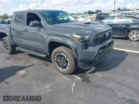 ✅ 2024 Toyota Tacoma SR5 • VIN: 3TYKB5FN4RT001248 • Лот: 43779394. Опубликован ранее на IAAI с пробегом 5 209 миль. Бесплатный доступ к архиву аукционных продаж из США и подробный отчёт об истории автомобиля на DreamBid. Изображение 1.