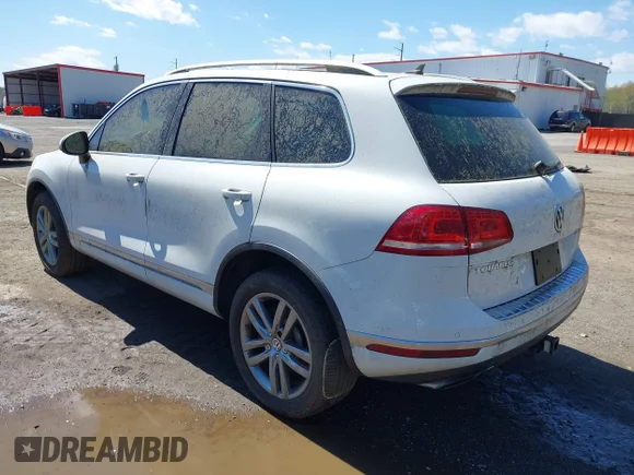 ✅ 2016 Volkswagen Touareg Lux • VIN: WVGEF9BP9GD010415 • Lot: 44759977. Wystawiony na IAAI z przebiegiem 39 829 mil. Bezpłatny archiwum sprzedaży aukcyjnych z USA i szczegółowy raport historii pojazdu na DreamBid. Zdjęcie 3.