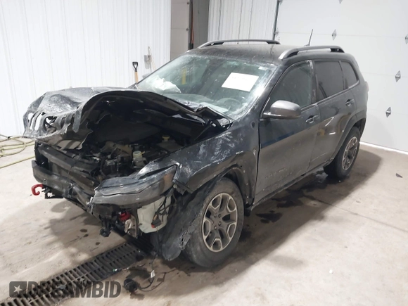 ✅ 2020 Jeep Cherokee Trailhawk • VIN: 1C4PJMBXXLD582750 • Lot: 44229818. Wystawiony na IAAI z przebiegiem 121 176 mil. Bezpłatny archiwum sprzedaży aukcyjnych z USA i szczegółowy raport historii pojazdu na DreamBid. Zdjęcie 2.