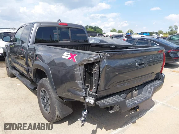 ✅ 2022 Toyota Tacoma SR • VIN: 3TYRZ5CN6NT014530 • Лот: 45342852. Опубліковано раніше на IAAI з пробігом 32 950 миль. Безкоштовний доступ до архіву аукціонних продажів зі США та докладний звіт про історію автомобіля на DreamBid. Зображення 3.