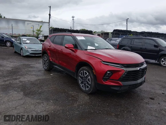 ✅ 2025 Chevrolet Blazer RS • VIN: 3GNKBERS7SS186028 • Лот: 45455410. Опубліковано раніше на IAAI з пробігом 21 921 миль. Безкоштовний доступ до архіву аукціонних продажів зі США та докладний звіт про історію автомобіля на DreamBid. Зображення 1.
