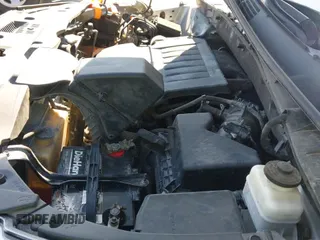 ✅ 2014 Toyota Highlander Limited • VIN: 5TDYKRFH5ES017105 • Lot: 43133934. Listed on IAAI with 170,155 mi. Free auction sales archive from the USA and detailed vehicle history report at DreamBid. Image 19.