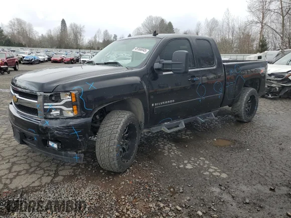 ✅ 2007 Chevrolet Silverado 1500 LTZ • VIN: 1GCEK19007Z513201 • Lot: 49166045. Listed on Copart with 110,453 mi. Free auction sales archive from the USA and detailed vehicle history report at DreamBid. Image 1.
